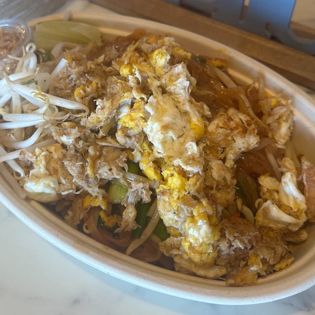Crab Pad Thai (Lunch Combo).
