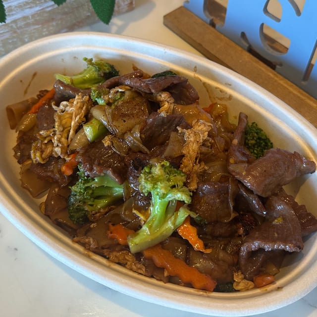 Pad See Ew (Lunch Combo).