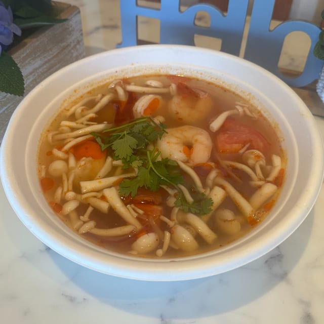 Tom Yum (Hot and Sour Soup) (Large).
