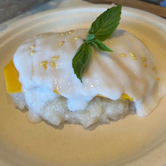 Sweet Rice with Mango (Seasonal).