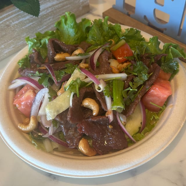 Yum Nuah (Beef Salad).