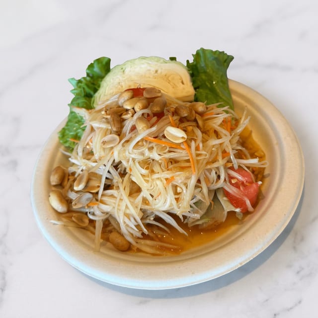 Som Tum (Papaya Salad).